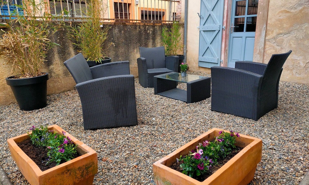 Moissac Apartment | Apartment “La Coquille” with Private Terrace and Wi-Fi