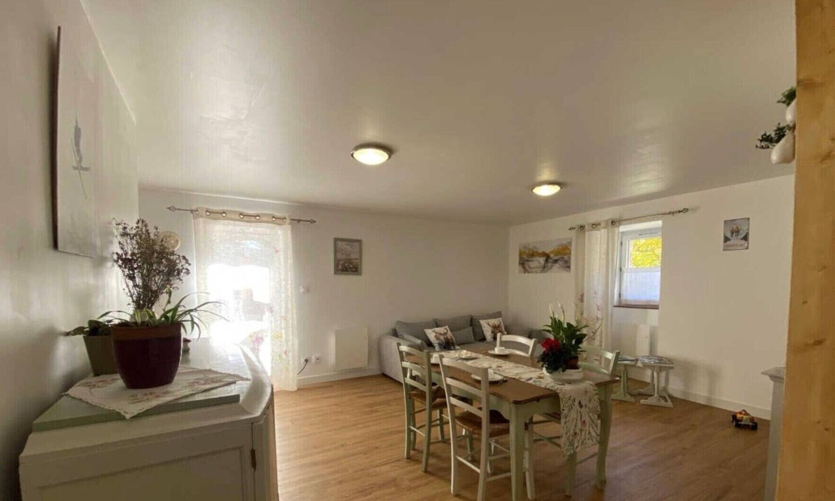 Porta Apartment | Apartment 'La Coume d'Or' with Mountain View, Private Terrace and Wi-Fi