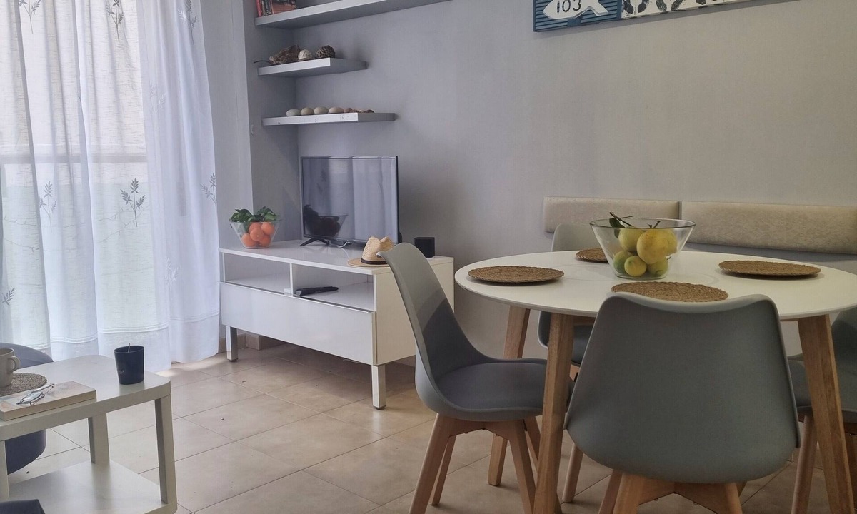 Grao de Gandia Apartment | Apartment 'La Pausa' with Balcony, Wi-Fi and Air Conditioning