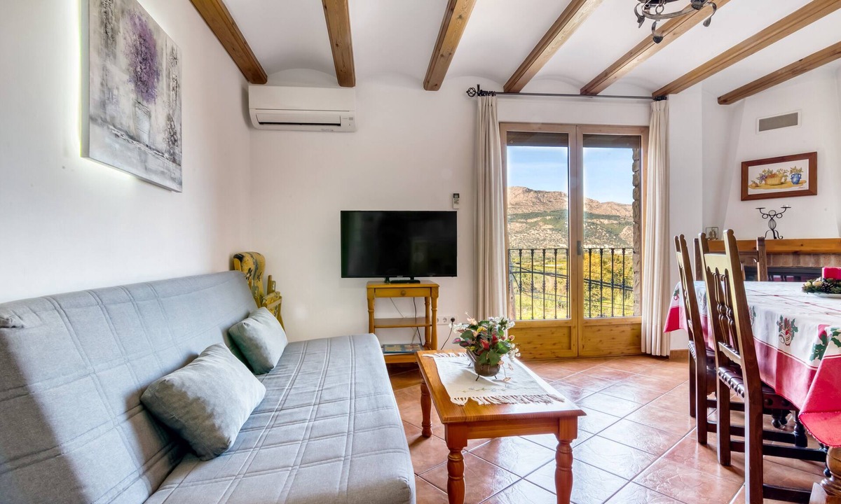 Orba Apartment | Apartment 'La Solana' with Mountain View, Wi-Fi and Air Conditioning