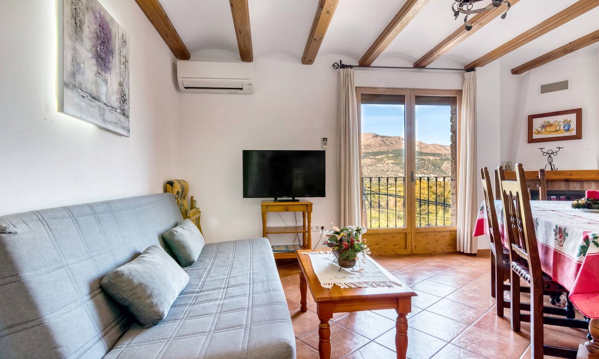 Orba Apartment | Apartment 'La Solana' with Mountain View, Wi-Fi and Air Conditioning