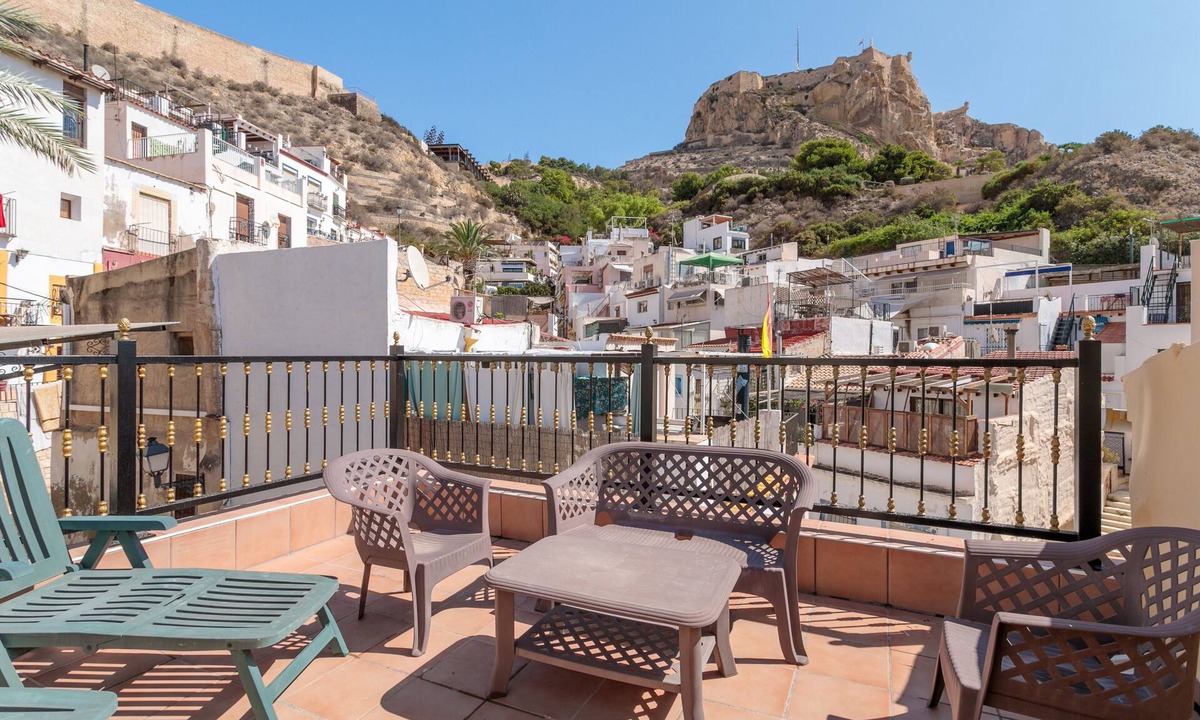 Alicante Apartment | Apartment 'La Torre' with Wi-Fi and Air Conditioning
