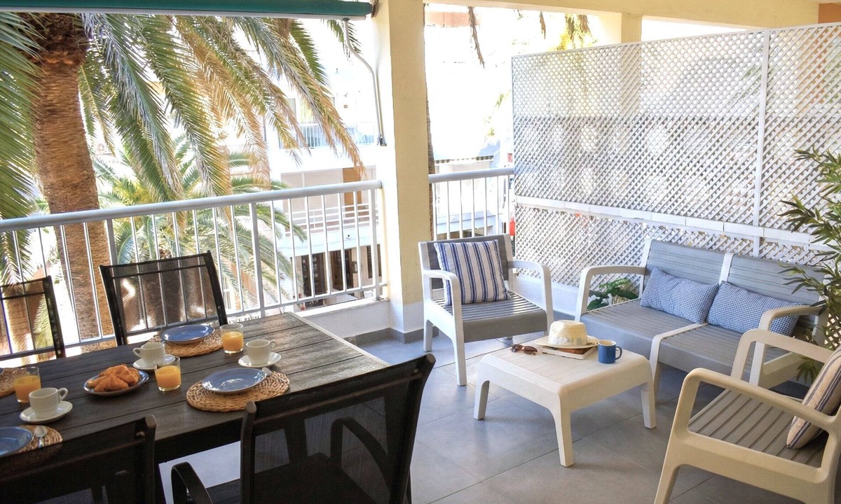 Mareny Barraquetes Apartment | Apartment 'La Terraza De Palmeres' with Sea Views, Wi-Fi & Air Conditioning