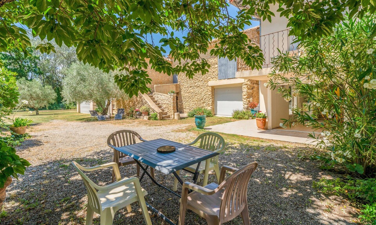Mornas Apartment | Apartment 'La Velle' with Private Terrace, Private Garden, and Wi-Fi