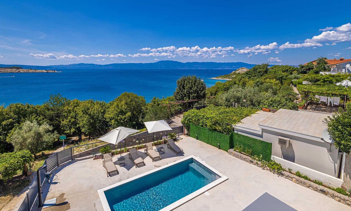 Omisalj Apartment | Apartment LAMAR with private pool and sea view