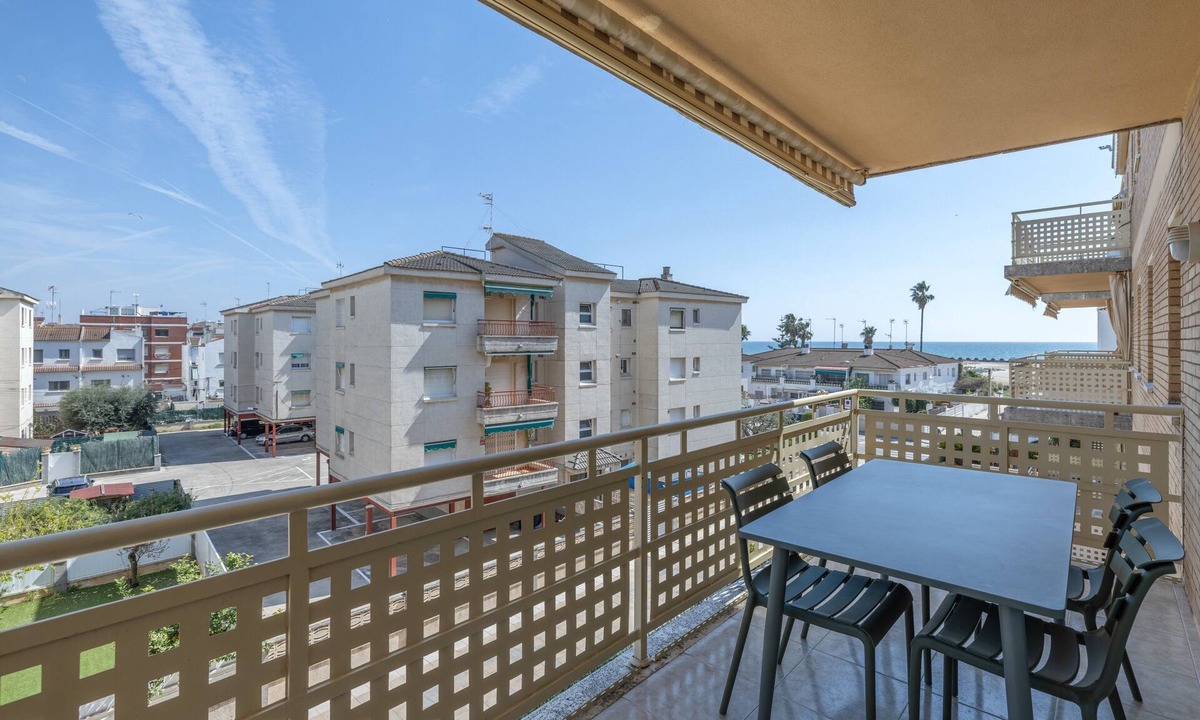 Cunit Apartment | Apartment 'Las Conchas' with Sea View, Wi-Fi and Air Conditioning