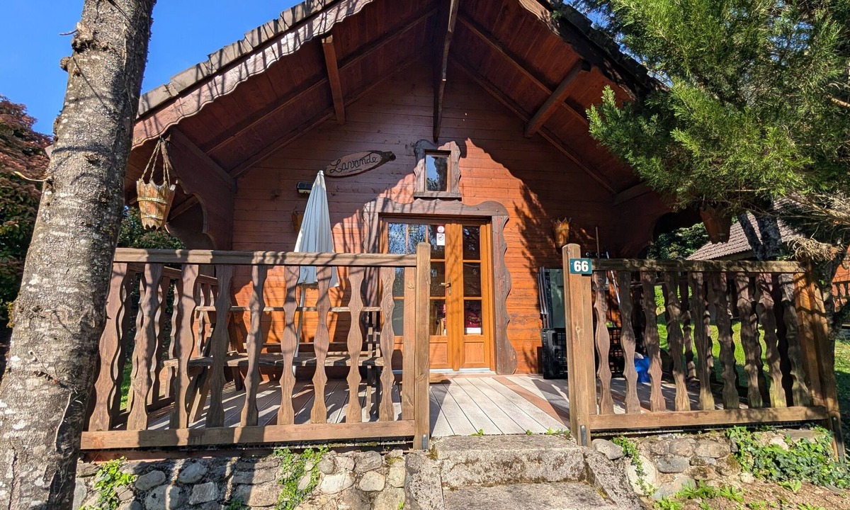 Vaulnaveys-le-Bas Apartment | Apartment 'Lavande' with Mountain View, Wi-Fi and Air Conditioning