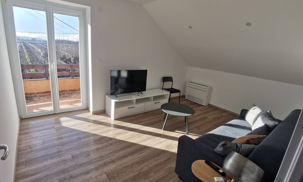 Bouge-Chambalud Apartment | Apartment le 345