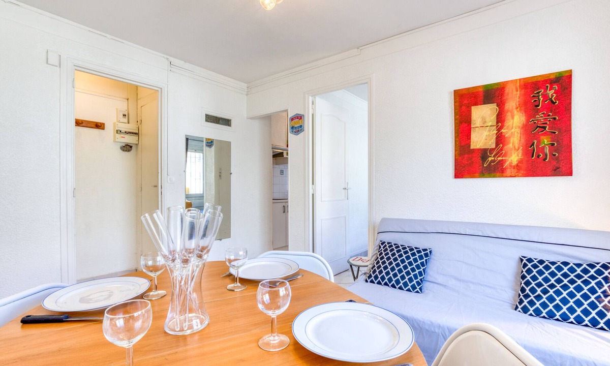 Palavas-les-Flots Apartment | Apartment 'Le Cocoon À 30m De La Plage' with Wi-Fi and Air Conditioning