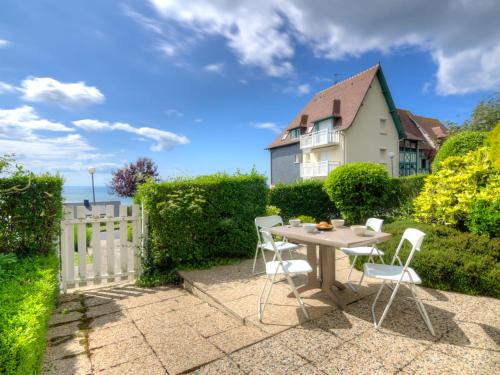 Blonville-sur-Mer Apartment | Apartment Le Cap Bleu-1 by Interhome
