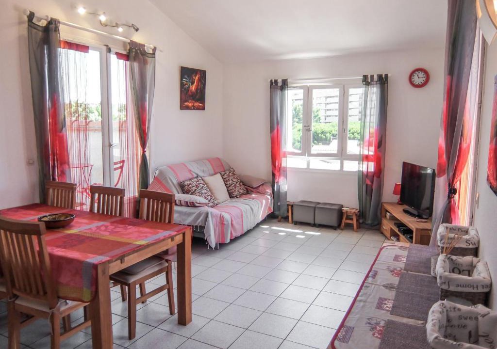 Saint-Cyprien Plage Apartment | Apartment Le Clos de St Cyprien by Interhome