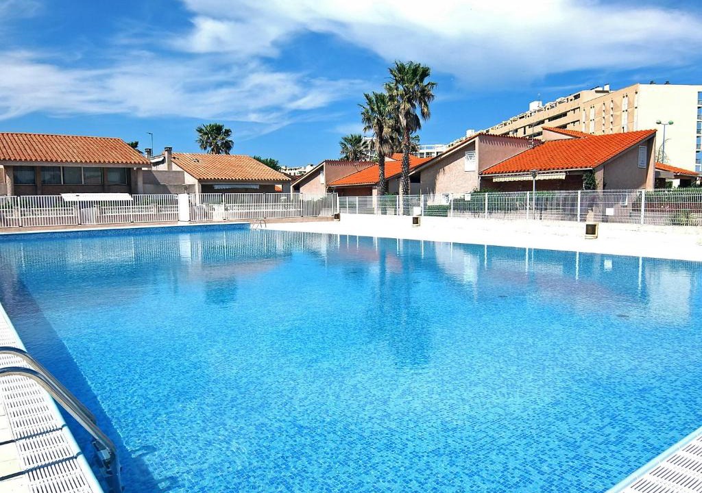Saint-Cyprien Plage Apartment | Apartment Le Clos de St Cyprien-10 by Interhome