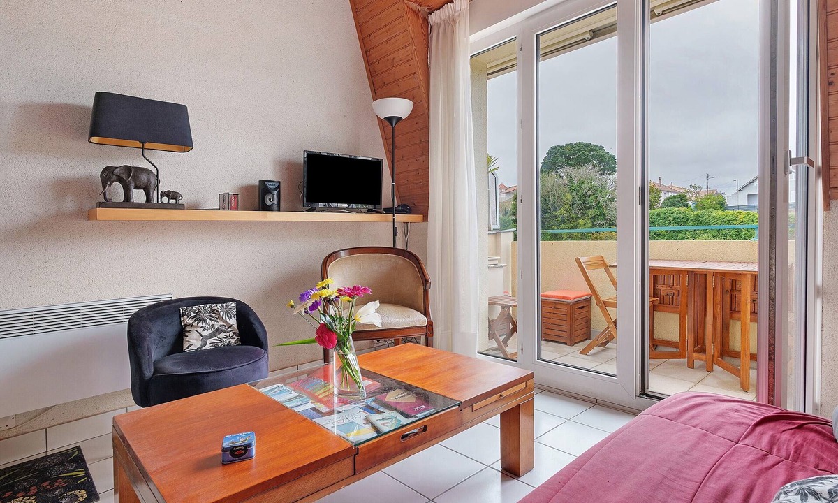 Pornic Apartment | Apartment 'Le Cormoran' with South-Facing Balcony, Steps from the Harbor