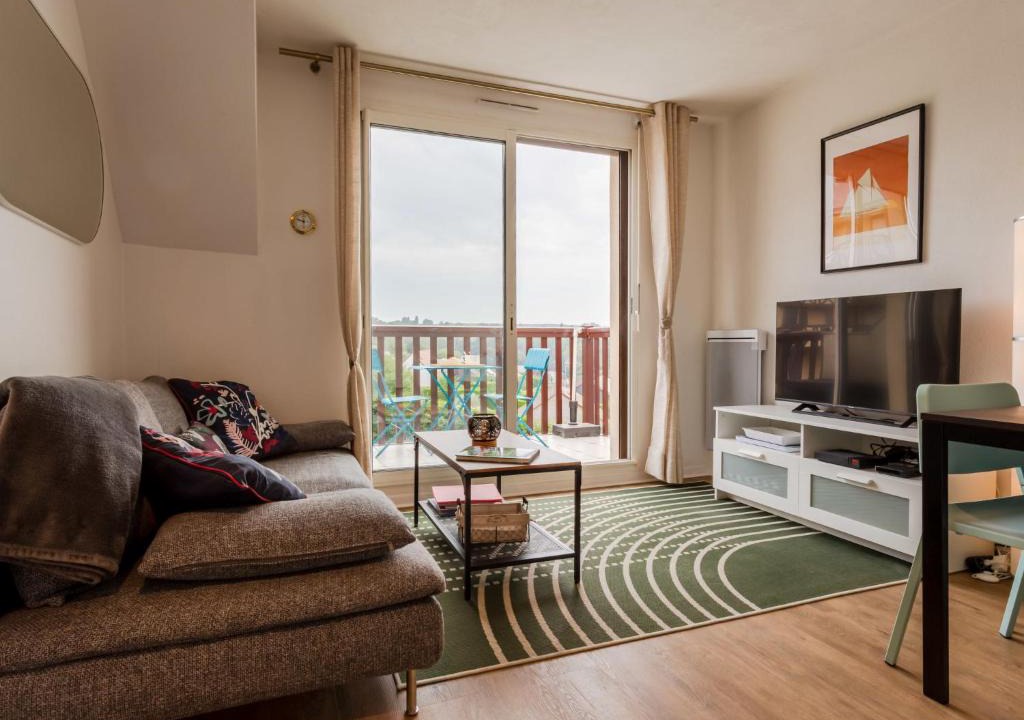 Touques Apartment | Apartment Le Domaine du Vert Coteau by Interhome
