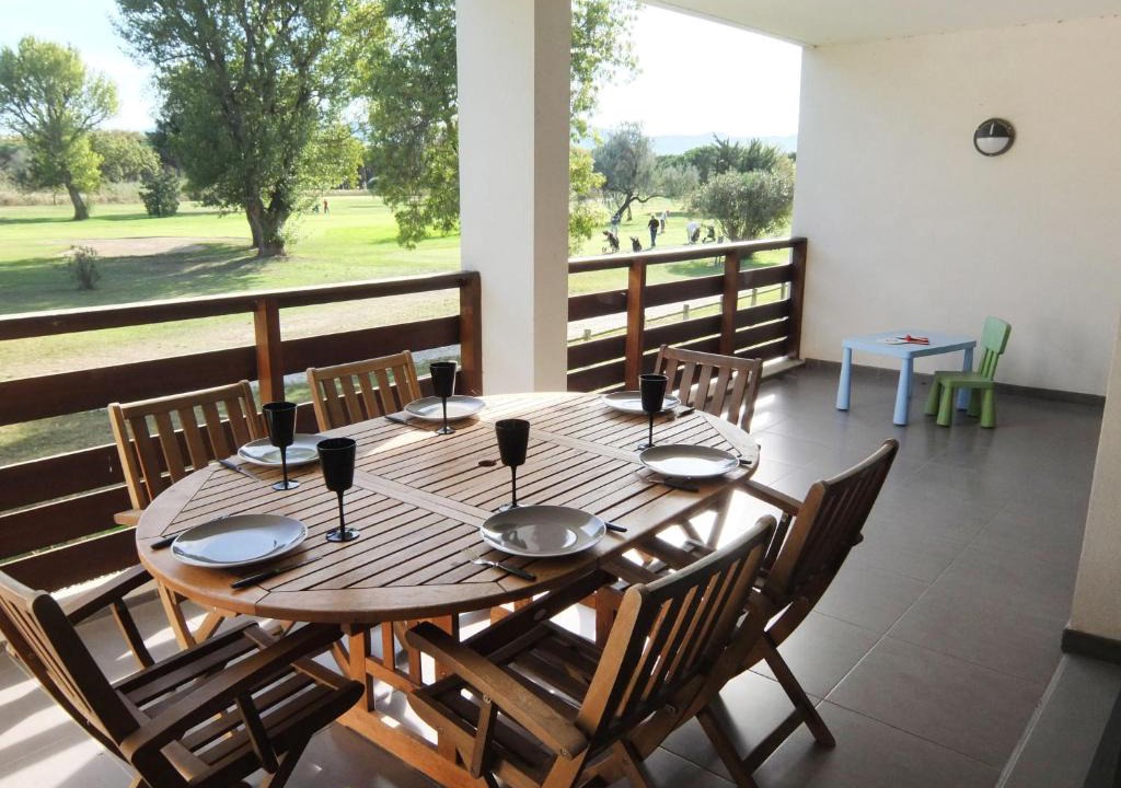 Saint-Cyprien Plage Apartment | Apartment Le Golf Clair-11