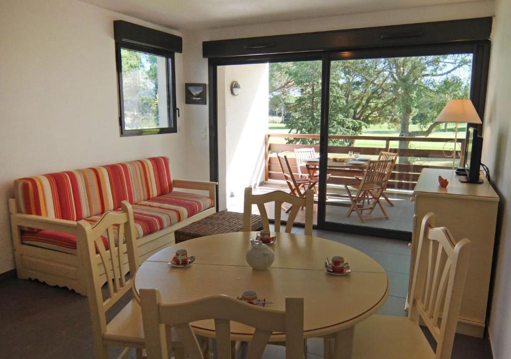 Saint-Cyprien Plage Apartment | Apartment Le Golf Clair-1 by Interhome