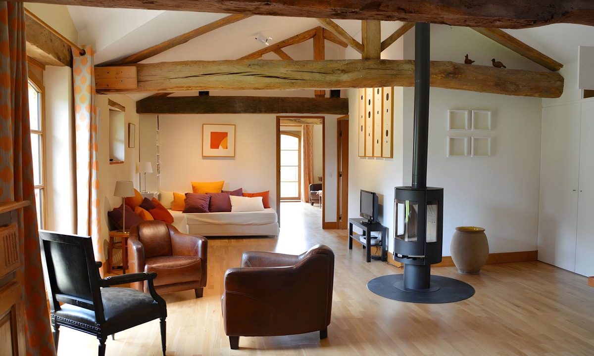 Marssac-sur-Tarn Apartment | Apartment “Le Loft Du Chant Du Buc” with Shared Pool, Garden, and Wi-Fi