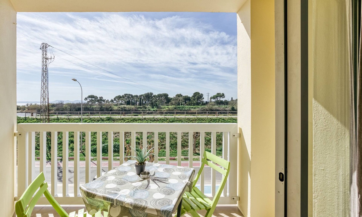 Empuriabrava Apartment | Apartment 'Les Embruns' with Sea View, Private Terrace and Balcony