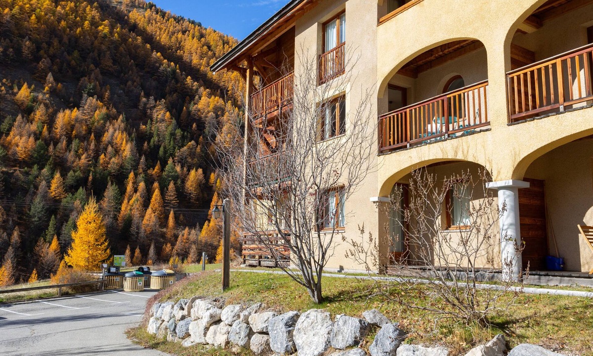 Arvieux Apartment | Apartment 'Les Granges - Panoramic View' with Mountain View, Shared Pool and Balcony