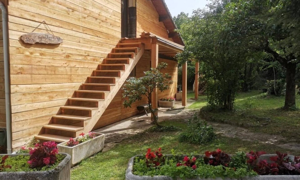Belvedere Apartment | Apartment 'Les Grillons' with Mountain View, Shared Garden and Wi-Fi