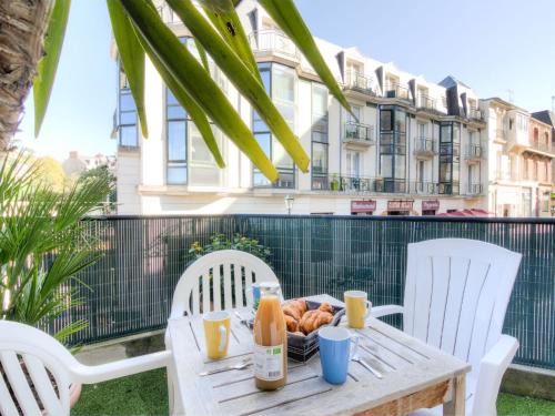 Dinard Apartment | Apartment Les Mouettes by Interhome