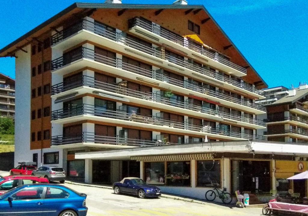 Saint-Pierre-de-Clages Apartment | Apartment Les Platanes F4