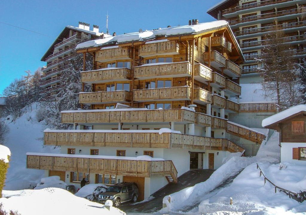 Saint-Pierre-de-Clages Apartment | Apartment Les Terrasses du Paradis 5a by Interhome