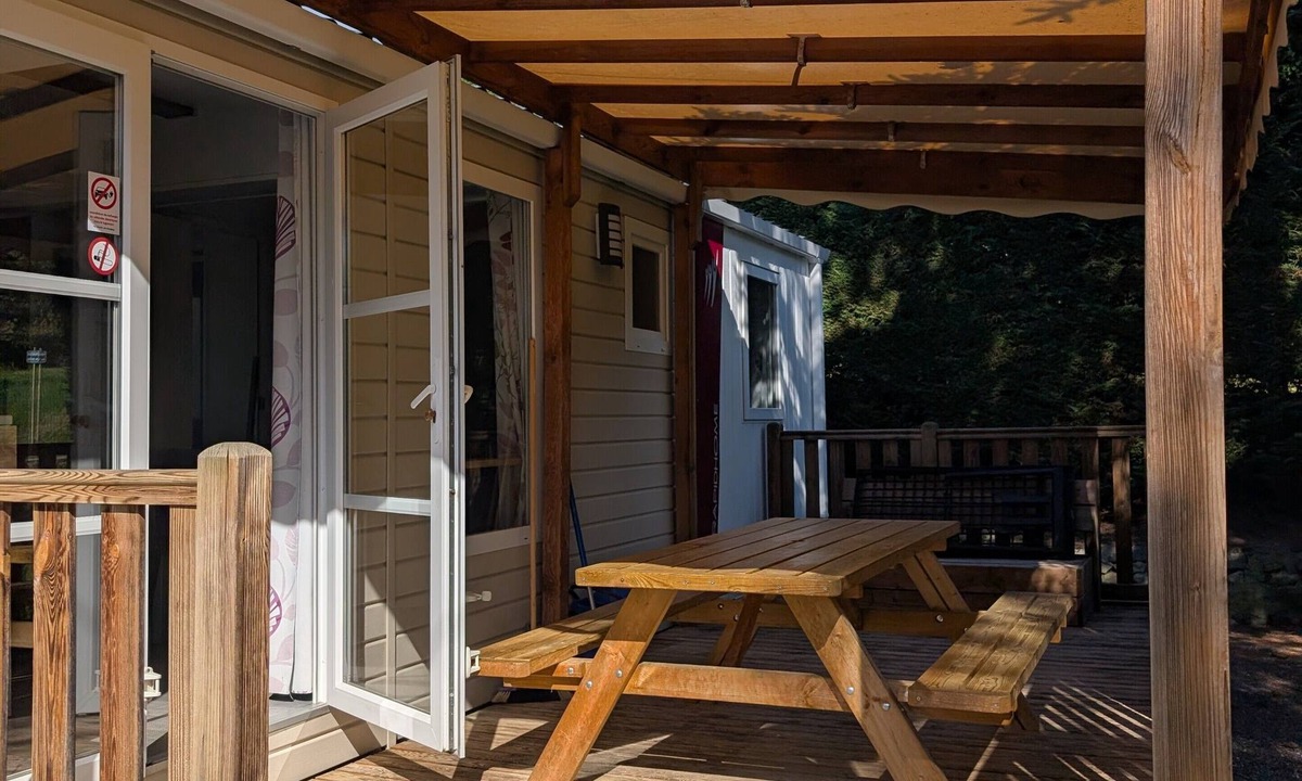 Vaulnaveys-le-Bas RV Rental | Apartment 'Lodge 87 No.48' with Mountain View, Wi-Fi and Air Conditioning