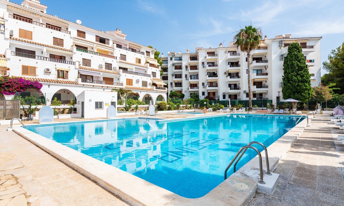 Alcossebre Apartment | Apartment 'Los Arcos' with Shared Pool, Wi-Fi and Air Conditioning