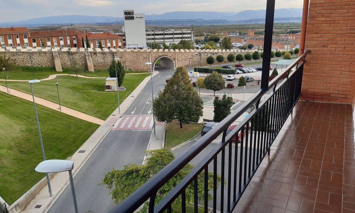 Viana Apartment | Apartment 'Los Borgia' with Balcony and Wi-Fi