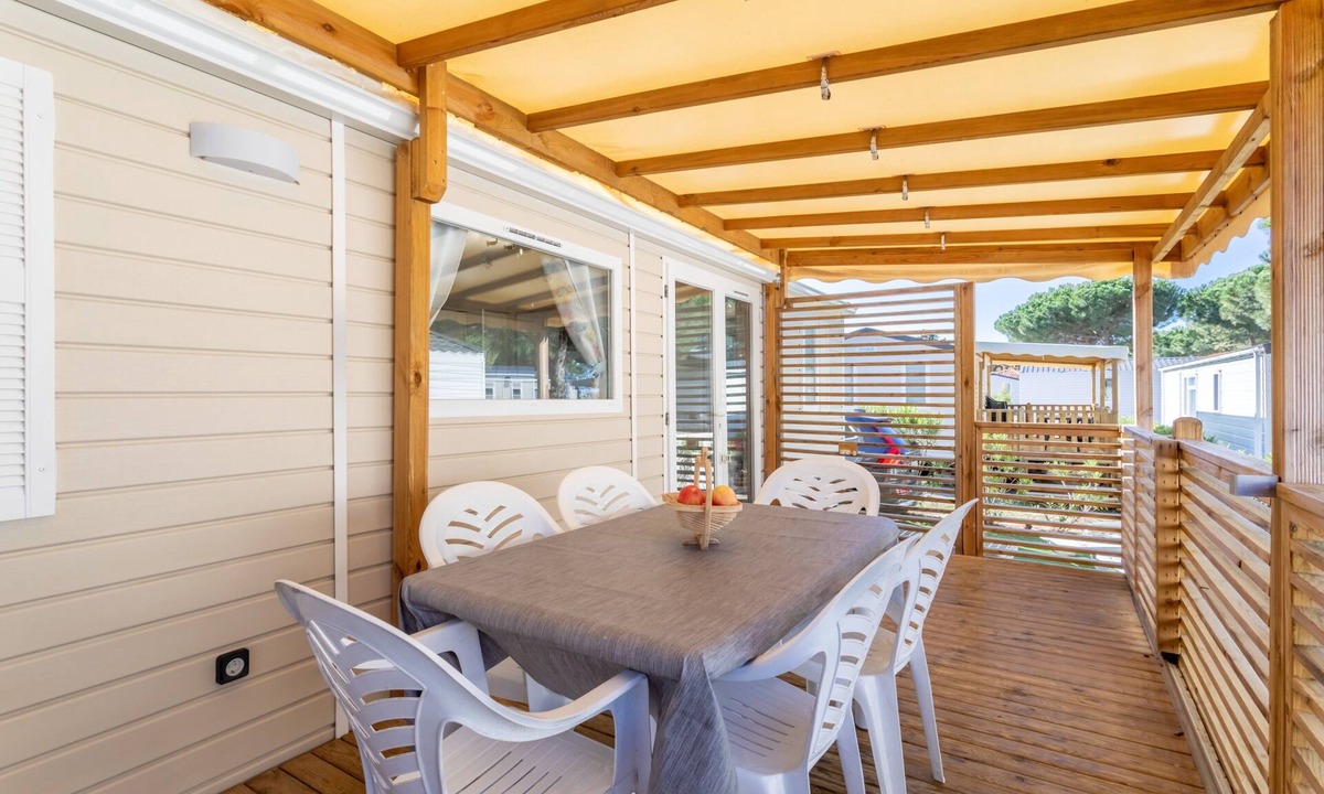 Canet-Plage Apartment | Apartment 'Mobil Home 3ch Acces Direct Plage' with Private Pool, Wi-Fi and Air Conditioning