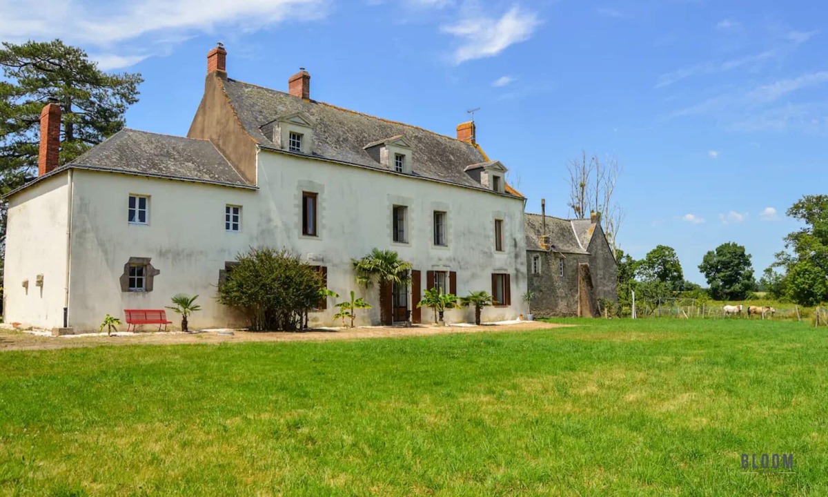 Saint-Herblain Apartment | Apartment 'Manoir De L' Aisnerie - Le Racine' with Shared Garden and Wi-Fi
