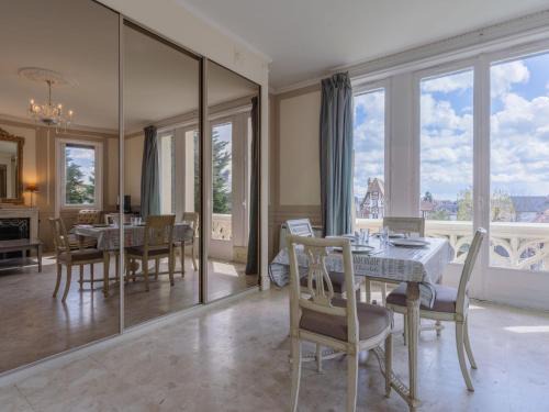 Cabourg Apartment | Apartment Marie Antoinette-1 by Interhome