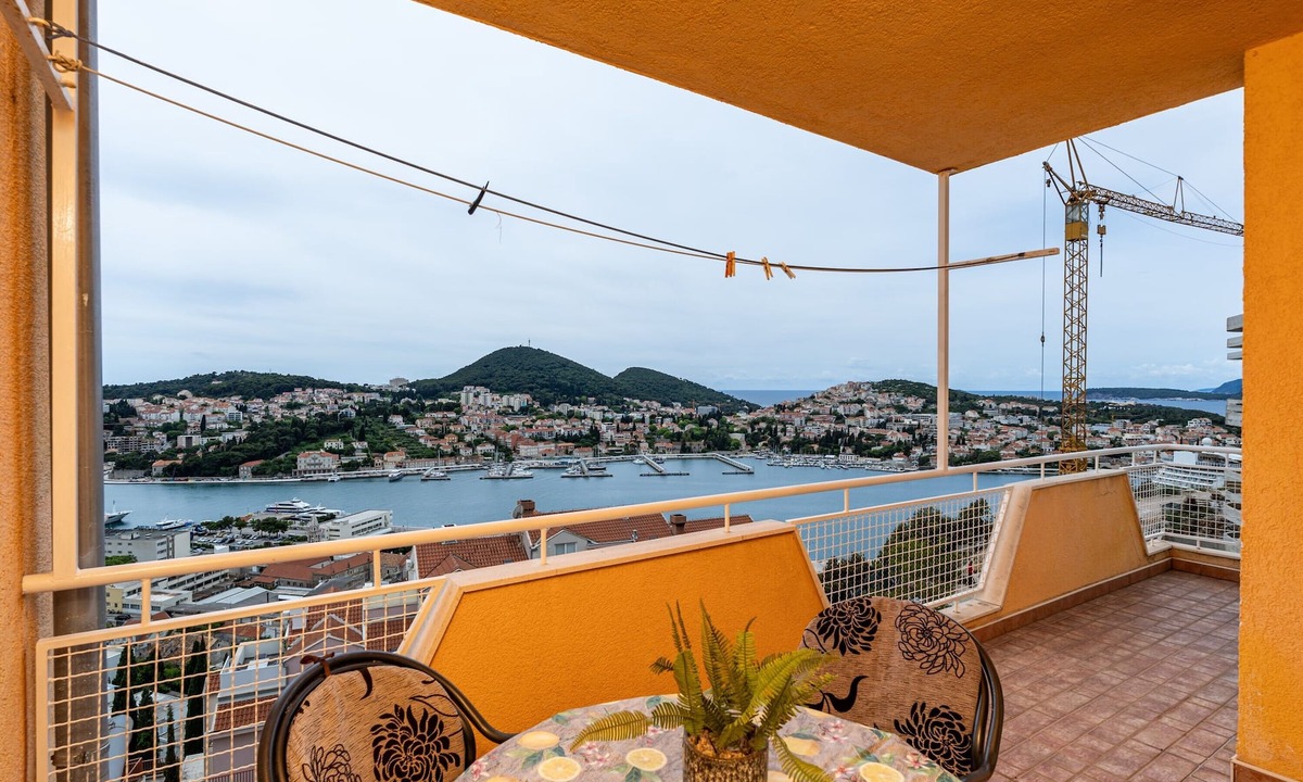 Gruz Apartment | Apartment Marisol - One Bedroom Apartment with Balcony and Sea View