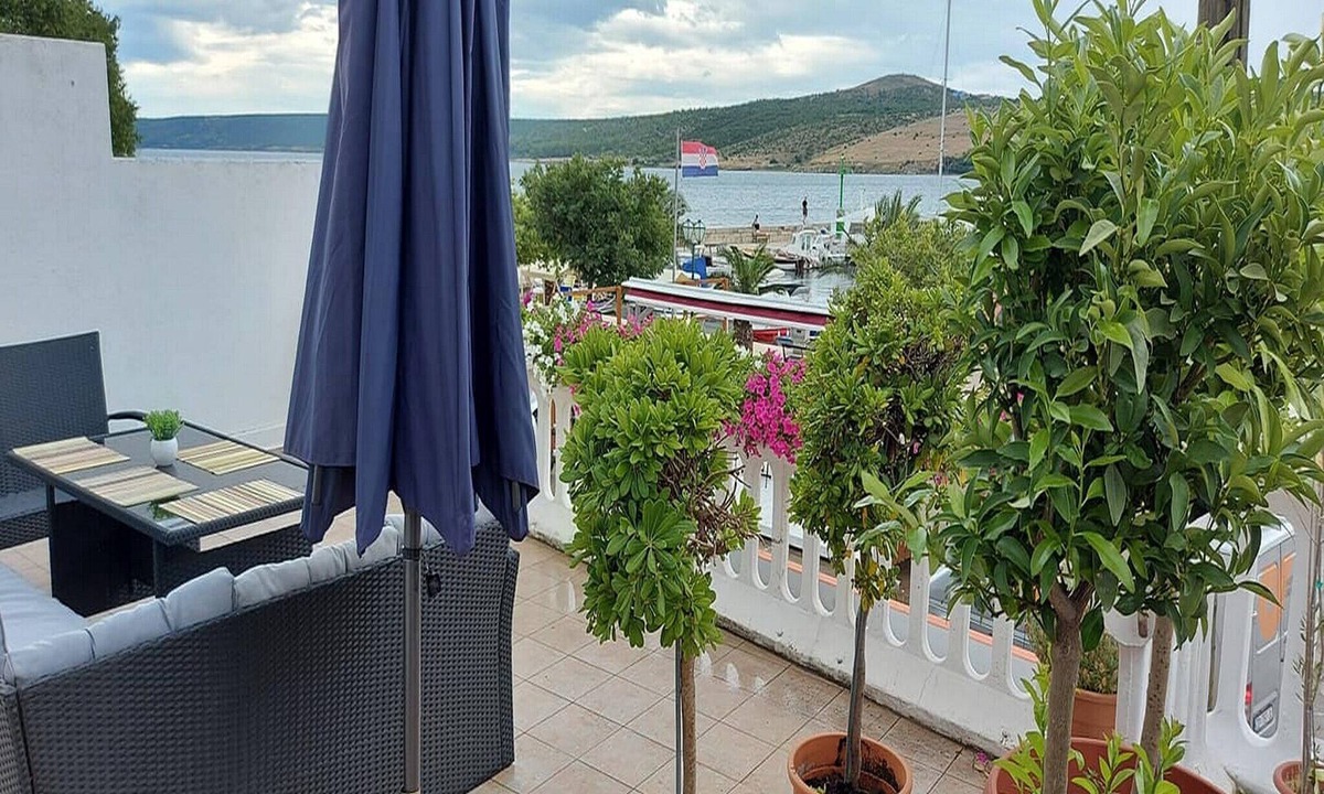 Municipality of Posedarje Apartment | Apartment Marjan - One Bedroom Apartment with shared Terrace