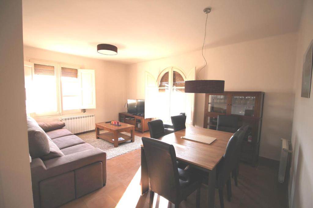 Cardona Apartment | Apartment Market Square