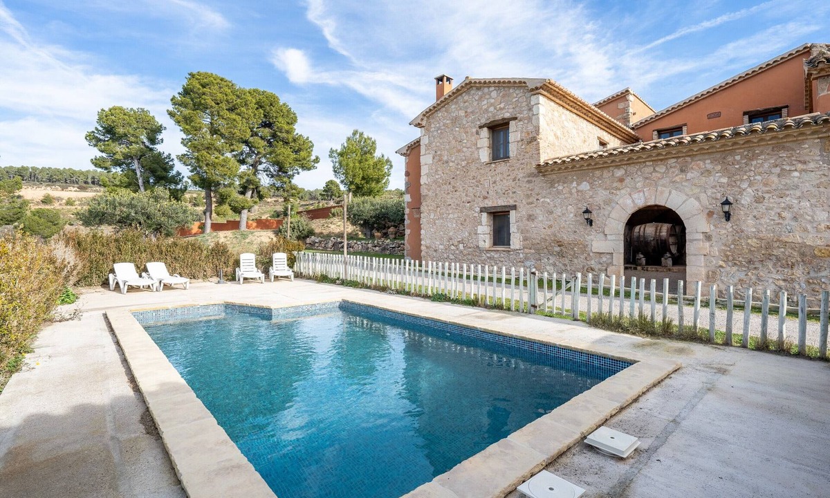 Torrelles de Foix Apartment | Apartment 'Mas Colom-Can Cruset' with Mountain View, Private Pool and Wi-Fi