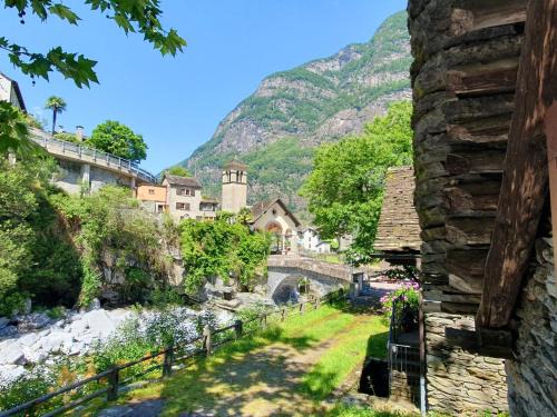 Foroglio Apartment | Apartment MAva -Haus mit Blick aufs Wasser by Interhome