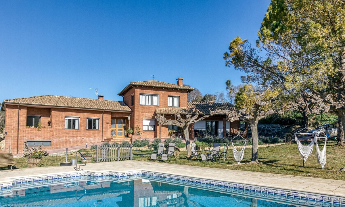 Fontcoberta Apartment | Apartment 'Maximino' with Mountain View, Wi-Fi and Air Conditioning