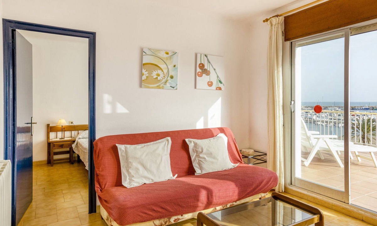 Llanca Apartment | Apartment 'Mediterranean View 3-1' close to the Beach with Terrace & Wi-Fi