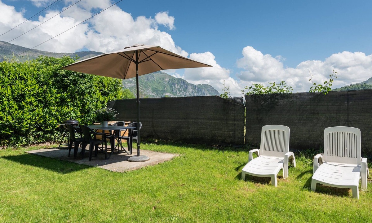 Argeles Gazost Apartment | Apartment 'Mont De Gez' with Mountain View, Shared Garden and Wi-Fi