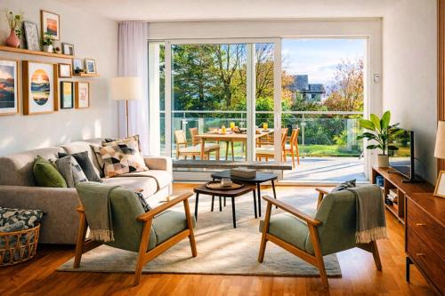 Meilen District Apartment | Apartment near Lake Zurich with Garden, Terrace & Parking
