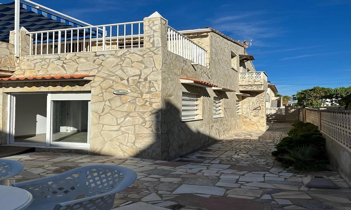Oliva Apartment | Apartment near sea beach and vibrant center