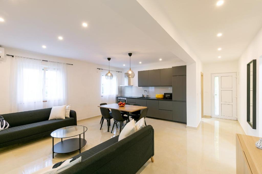 Brna Apartment | Apartment near the beach- Zen 2