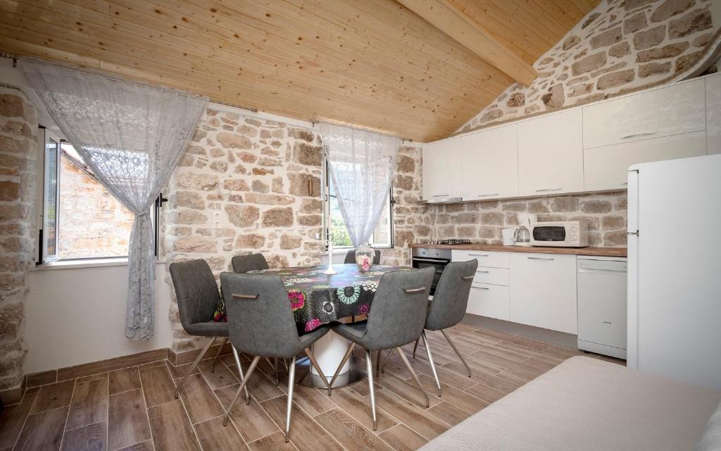 Stari Grad Apartment | Apartment Nediljka - in old part of town