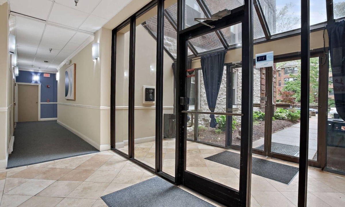 DeBaliviere Place Apartment | Apartment next to Forest Park/WashU/Hospital pets welcome