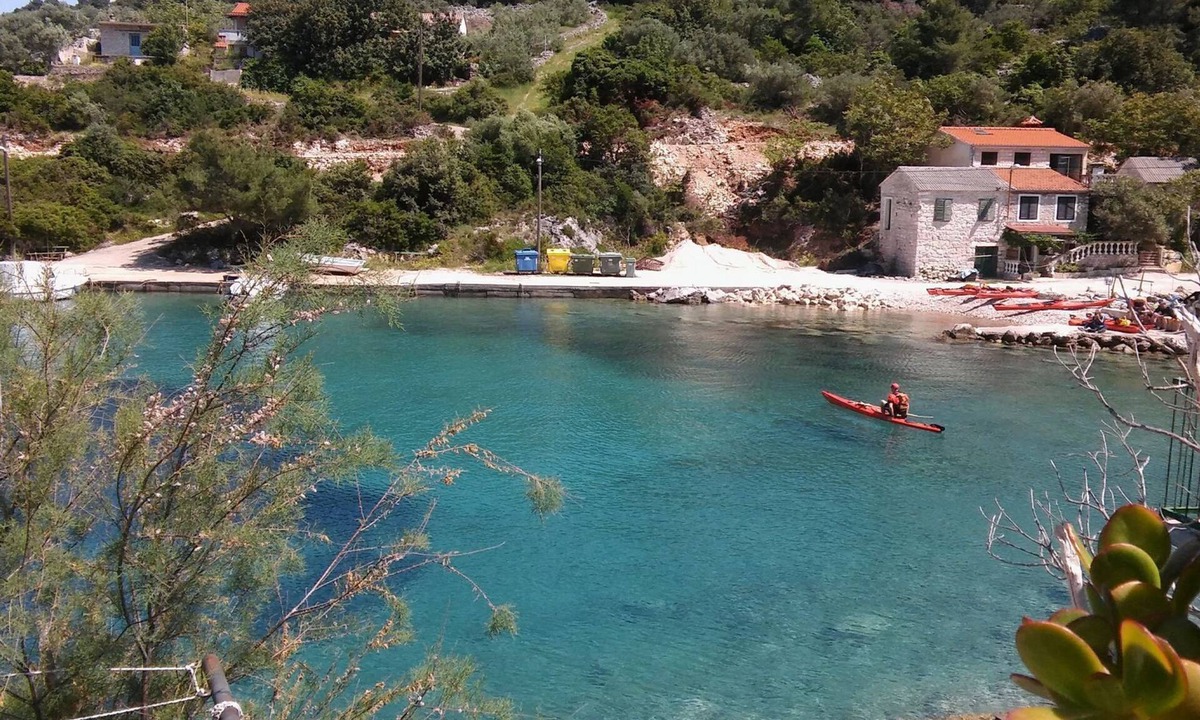 Donje Selo Apartment | Apartment Nikola - in front of the sea: - Cove Donja Krusica (Donje selo), Island Solta, Croatia