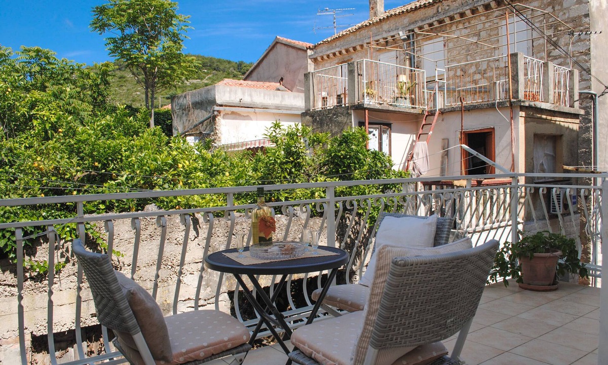 Cove Rogacic Apartment | Apartment Nives (98471-A1) - Vis - island Vis
