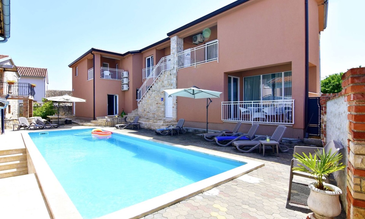 Tar Apartment | Apartment NOA1 Poreč-Tar with swimming pool, balcony, games room, Wi-Fi, barbeque