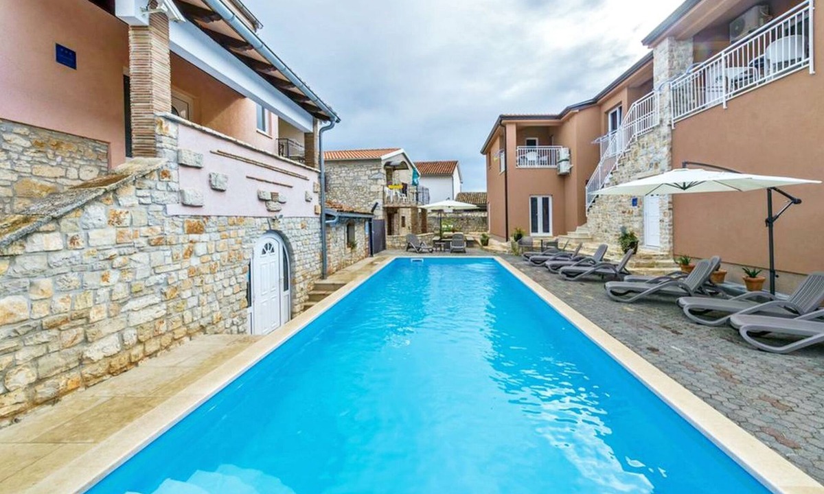 Tar Apartment | Apartment NOA4 Poreč-Tar pool, balcony, games room, Wi-Fi, barbecue
